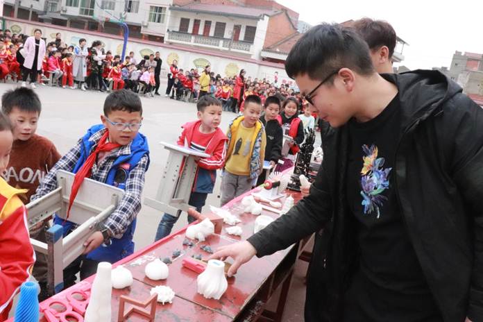 说明: F:\科技下乡\万象城娱乐awc线路送科技进校园_五里小学\IMG_8532.JPG